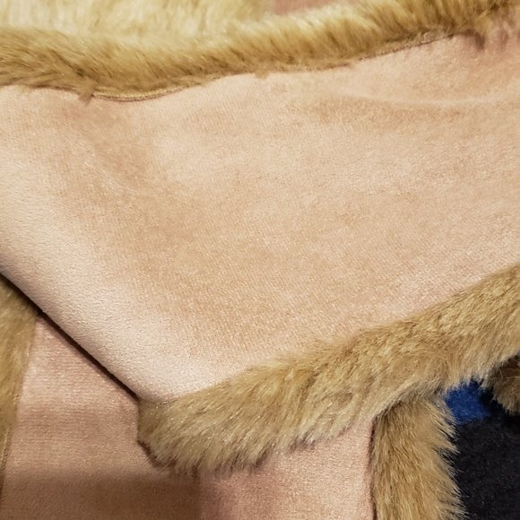 Scarf or wrap, Faux Fur 100% Polyester, Tan, picture distorts color - Picture 4 of 11